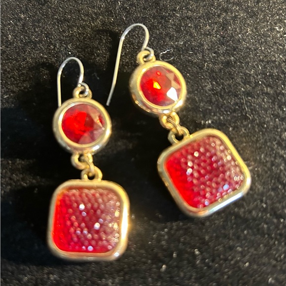 Beautiful Dana Buchman earrings in gold with red stone - Picture 2 of 5